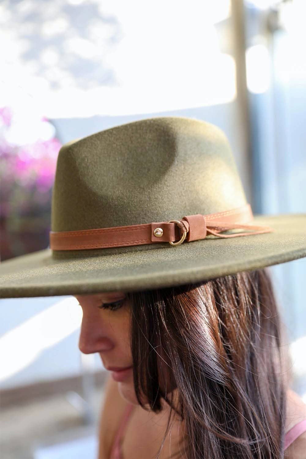 Flat Brim Buckle Hat: Ecru